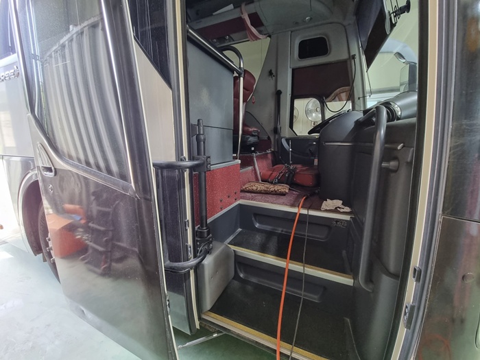 현대버스 유니버스45인승 작업 (1).jpg